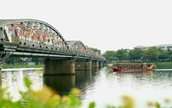 Ngắm cây cầu hơn 125 tuổi là biểu tượng của du lịch Huế trước khi trùng tu