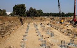 Phát hiện 285 xe tải trộn hơn 24.000 m³ bê tông liên tục trong 54 tiếng, móng của siêu công trình lộ diện