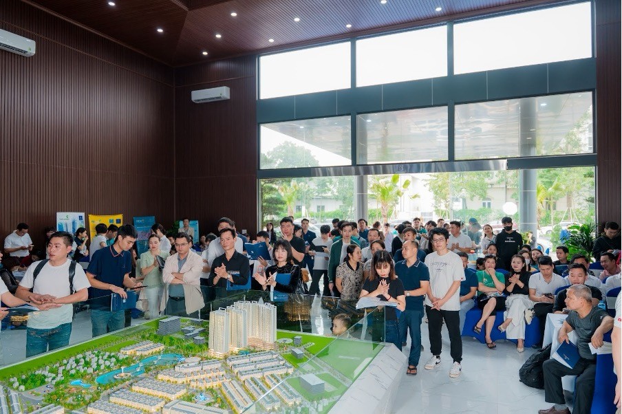 PHÁ GIÁ THỊ TRƯỜNG - ĐỒNG HÀNH AN SINH : Economy Residences Tri Ân 300 "Người Hùng Thầm Lặng" Bằng Quỹ Nhà Cao Cấp Giá Đặc Biệt