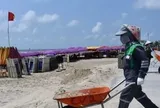 Cát bay phủ kín công viên mới đầu tư nghìn tỷ bên bờ biển ở TPHCM