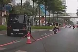 Hiện trường vụ cụ ông tử vong sau va chạm với Mercedes G63 trên phố Hà Nội