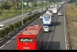 Dừng xe trên cao tốc đi vệ sinh, bị ô tô khách đâm chết tại chỗ
