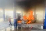 Ô tô bốc cháy ngùn ngụt khi đang đổ xăng, 2 người tử vong