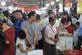 Chưa hết nghỉ lễ khách đã nườm nượp đi mua hải sản mang về