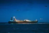 Phát hiện tàu chở dầu Suezmax chở đầy hàng âm thầm đi qua eo biển Hormuz, hướng thẳng đến một quốc gia châu Á