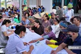 Hà Nội: Hàng trăm người cao tuổi phấn khởi đi khám sức khoẻ miễn phí