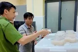 Đột kích xưởng sản xuất, công an phát hiện gần 11.000 hũ yến sào giả chuẩn bị tung ra thị trường