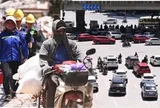 Hà Nội ghi nhận mức nhiệt cao nhất cả nước: Trung tâm Thủ đô nóng ngột ngạt khó thở, người dân vật vã giữa “chảo lửa” 38,7 độ C