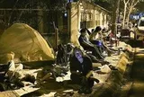 Người dân mang chăn màn mua hồ sơ dự án NOXH CT-02, Công an Khánh Hòa giám sát