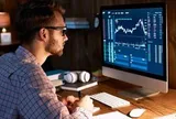 Phiên 3/7: Khối ngoại bán ròng gần 800 tỷ đồng, ngược chiều gom mạnh hai cổ phiếu chứng khoán