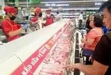 Giá bán lẻ thịt heo giảm, siêu thị tăng khuyến mãi nhưng sức mua vẫn không cao