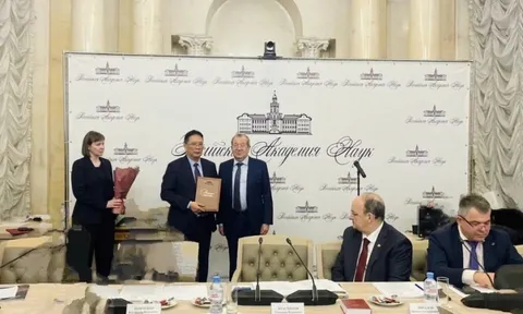 GS.VS. Châu Văn Minh nhận danh hiệu Viện sĩ Viện Hàn lâm Khoa học Nga