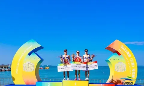 Các vận động viên toàn cầu hội tụ trên cung đường ven biển tuyệt đẹp tại Giải Marathon Hải Nam (Tam Á) 2025