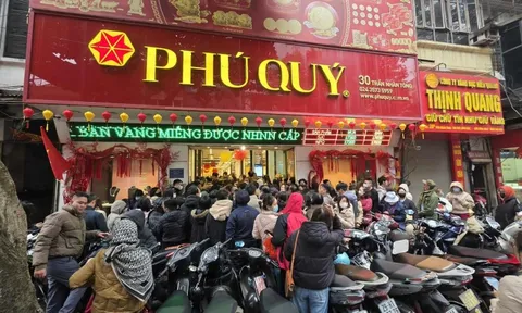 Giá bạc tăng mạnh cùng giá vàng, vượt 122 triệu đồng/kg