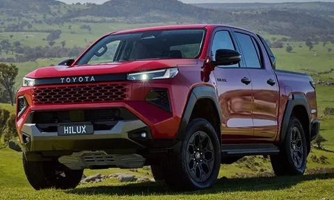 Toyota Hilux 2026 công bố giá từ 632-903 triệu đồng - có đủ sức lật đổ 'ngôi vương' của Ford Ranger