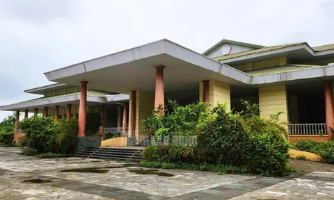 Xin thay đổi công năng trung tâm hội nghị 160 tỉ đồng bỏ hoang ở Thanh Hóa