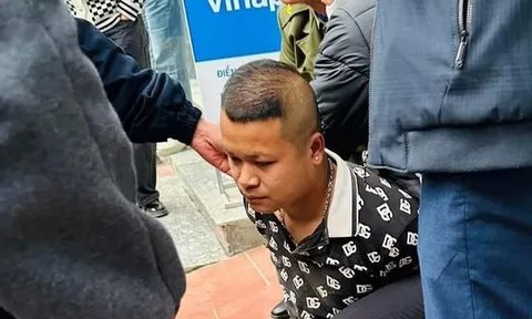 VIDEO: Khống chế nghi phạm xông vào cướp ngân hàng