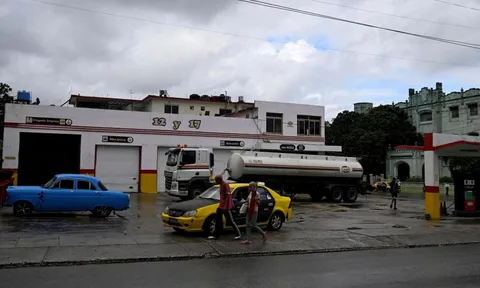 Mỹ doạ áp thuế nặng nề, vì sao quốc gia này vẫn tìm mọi cách đưa xăng, dầu đến Cuba?