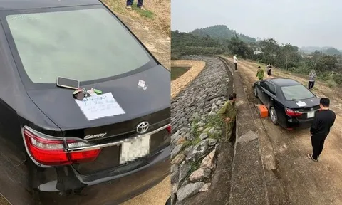 Người đàn ông có biểu hiện bất thường để xe ô tô, điện thoại bên hồ với tờ giấy "tuyệt mệnh"