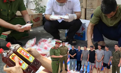 Tịch thu hàng tấn tang vật sau khi khám xét 5 địa điểm: 'Giật mình' danh sách hạt nêm, nước mắm giả