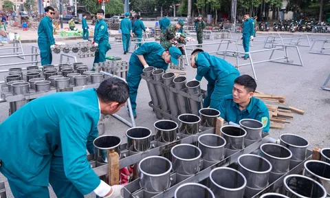 Toàn cảnh trận địa pháo hoa ở Hà Nội chào mừng năm mới Bính Ngọ 2026