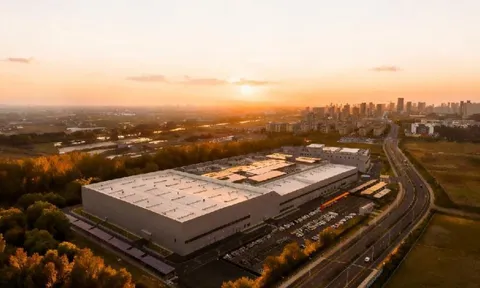 Vì sao một hãng xe lại xây trung tâm an toàn khổng lồ và tự phóng vệ tinh?