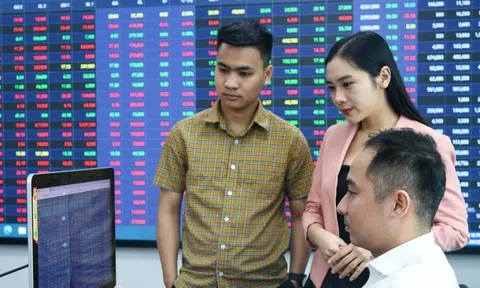 Chứng khoán nâng hạng, trăn trở 'nâng chất' thị trường