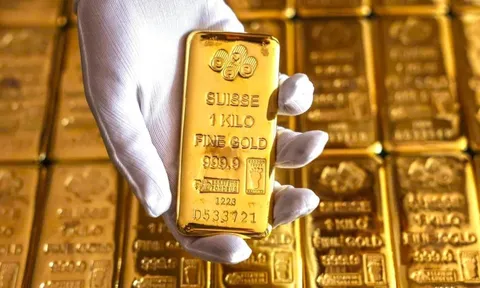 Quỹ vàng lớn nhất thế giới “xả” hàng tấn vàng khi giá lao dốc