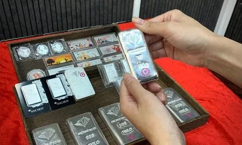 Giá bạc giảm sáng ngày 6/3