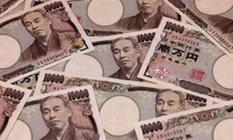 Đồng yen áp sát ngưỡng 160 yen/USD