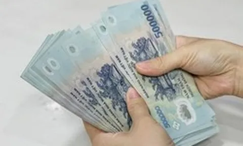 Phát hiện hàng trăm tờ tiền 500 nghìn đồng bỏ quên trong  cây ATM