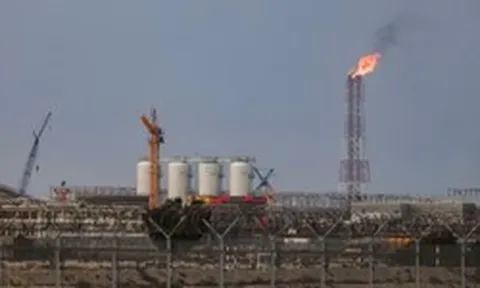 Eo biển Hormuz tắc nghẽn, phát hiện 'cứu tinh' mới dài 1.200km, đang vận chuyển hàng triệu thùng dầu mỗi ngày