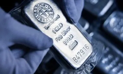 Ồ ạt đổ tiền bắt đáy, 265 tấn bạc về kho một tổ chức chỉ trong 1 đêm