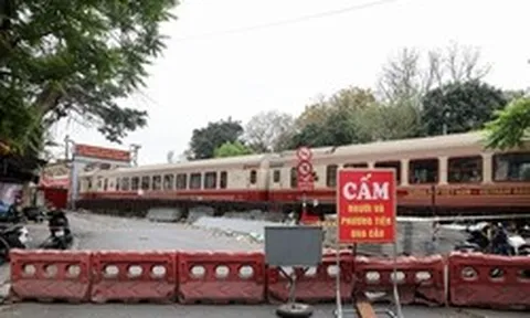 Cấm xe máy, người đi bộ qua cầu Long Biên 60 ngày để sửa chữa