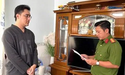 Thi hành lệnh bắt tạm giam, khám xét nơi ở của nhân viên ngân hàng Diệp Văn Vĩnh