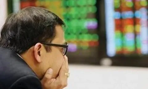 Nhà đầu tư chứng khoán Việt Nam “nín thở” trước 2 sự kiện rất quan trọng sẽ diễn ra ít giờ nữa