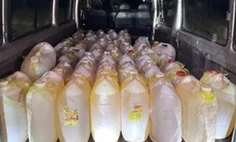 Nhiều vụ buôn lậu xăng dầu qua biên giới bị bắt giữ