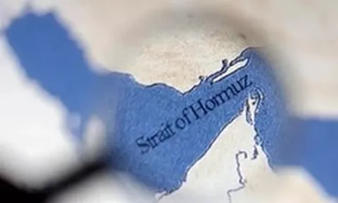 Tàu chiến Mỹ chặn hai tàu chở dầu rời cảng biển của Iran