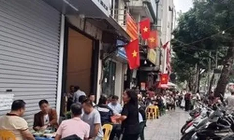 Hà Nội: 2 chỉ huy và 14 cán bộ công an phường 'không hoàn thành nhiệm vụ' vì để vi phạm trật tự đô thị, ùn tắc