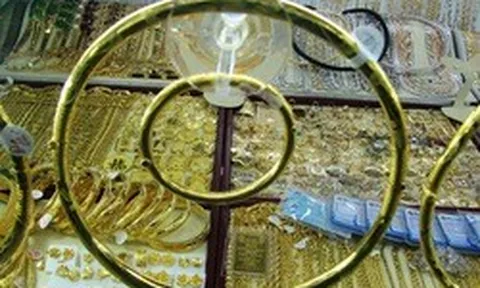 Giá giảm tiếp, người mua vàng SJC, vàng nhẫn 1 tháng qua lỗ 15 triệu đồng