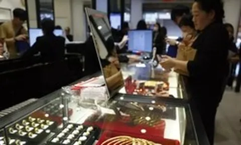 Giá vàng 'rơi' từ đỉnh cao xuống vực sâu như thế nào?