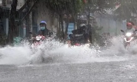 Tin mới nhất về đợt gió mùa đông bắc đang tràn xuống miền Bắc, gây mưa rất to