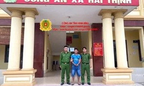 Bắt, khám xét khẩn cấp nơi làm việc của Huỳnh Thanh Trắng