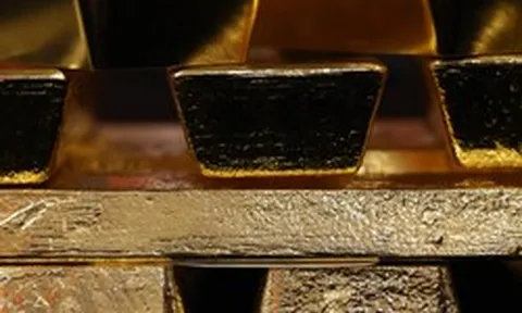 Giá bạc lên đỉnh 2 tháng, một thế lực âm thầm "gom" hàng chục tấn