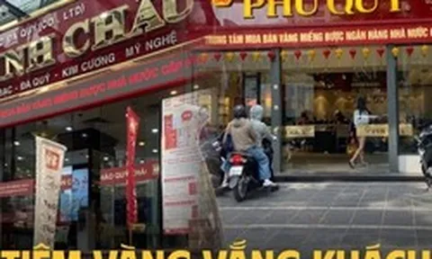 Cảnh tượng lạ trên phố Cầu Giấy ngày giá vàng 15,75 triệu/chỉ