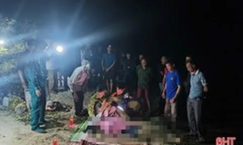 Hiện trường thương tâm vụ lật thuyền trên sông Ngàn Phố khiến 4 người trong một gia đình tử vong