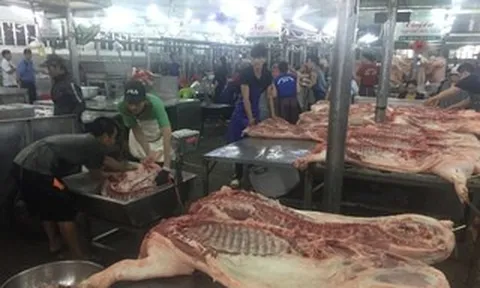 Giá heo hơi hôm nay, 10-6: Thịt heo chợ đầu mối giảm đến 10 giá