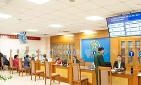 Hà Nội: Cụ bà gần 100 tuổi, sức khỏe yếu bị bắt buộc đến phường làm thủ tục hành chính