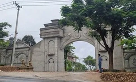 Vụ lấn chiếm quốc lộ 25: Công trình vi phạm vẫn 'vững như bàn thạch'