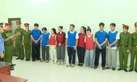 Cảnh sát khám xét 20 cơ sở kinh doanh vàng bạc, bắt 22 đối tượng, thu giữ 1.100 viên kim cương